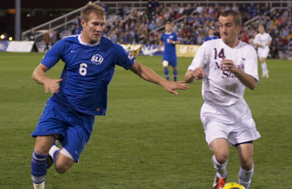 Senior defender Chad Vandegriffe and his teammates have struggled to a 2-7-1 record this fall. Shah (Yuqing Xia) / Photo Editor 