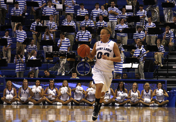 Sophomore guard Halee Castleman brings the ball across half court against Mizzou. Michael Johnson / Staff Photographer