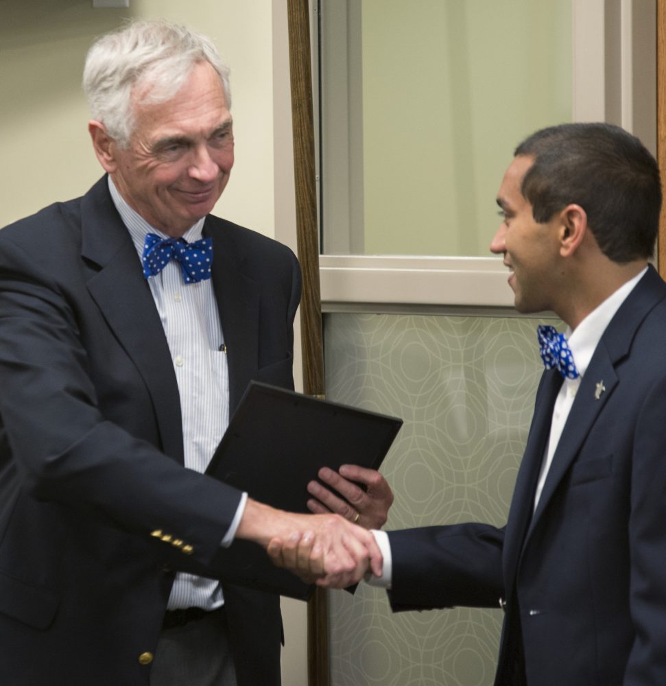 An honorable farewell: Interim President Bill Kauffman receiving his award from SGA on Wednesday.
John Schuler / Photo Editor