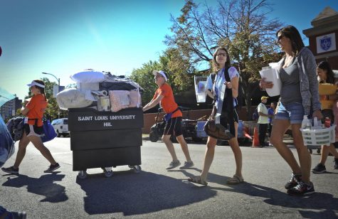 Oriflamme members and new SLU families cross Laclede to Grand and Griesedieck residence halls.