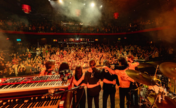 The Teskey Brothers [Crew] gather together for a curtain call in front of a raucous St. Louis crowd after a two-song encore. (Photo courtesy of Vertrell Yates / @trellseyephotography)