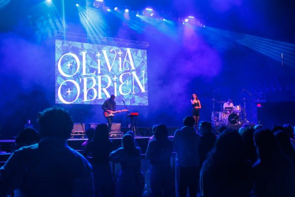 The crowd attentively watches Olivia O’Brien at VIBE 2024